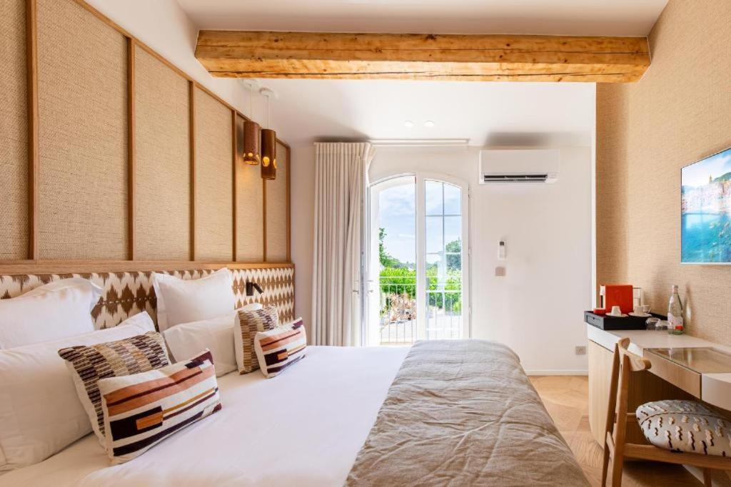 Frühstückspension Le Quatre Saisons Et Ses Raffinees 300 E Par Chambre